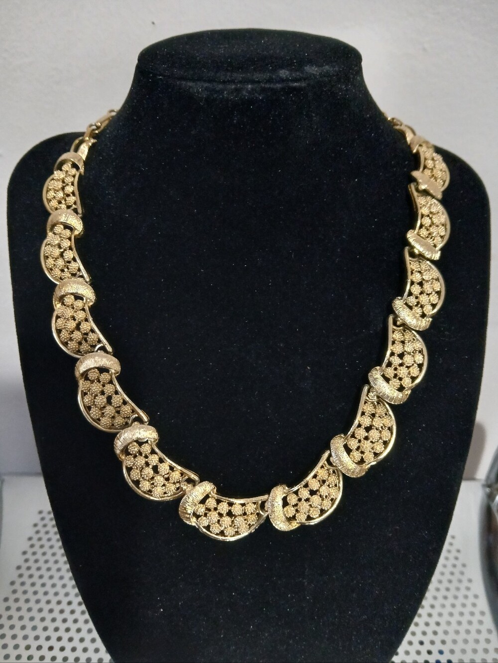 Vintage CORO Gold tone Textured Links Statement Necklace